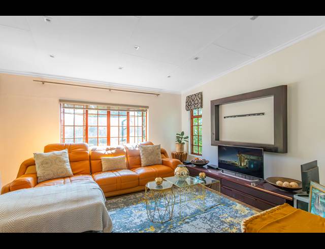 4 BEDROOM HOUSE FOR SALE IN NORTH RIDING AH